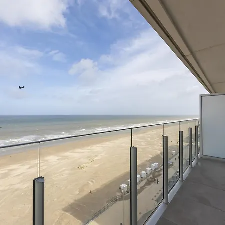 Cozy 1-bedroom With Sea View شقة *