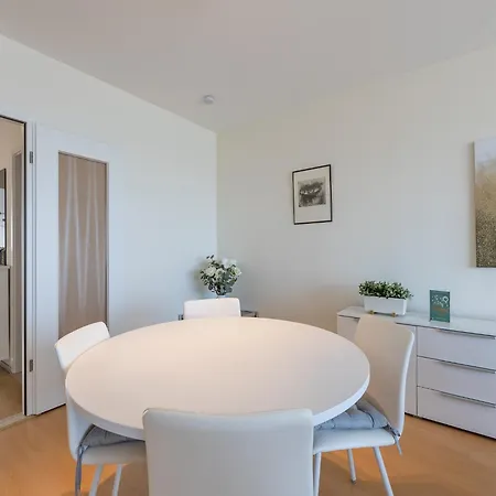 Cozy 1-bedroom With Sea View ميدل كيرك