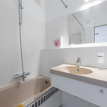 Cozy 1-bedroom With Sea View شقة ميدل كيرك